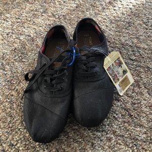 Men’s Lace Up Black Tom’s Size 10.5 New with Tags
